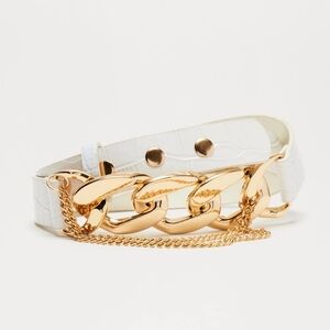 Fashion Nova Women's White/Gold Faux Leather Chain Detail Belt.